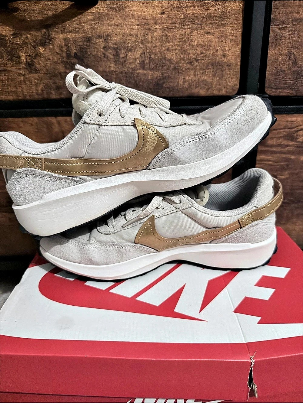 Nike Waffle Debut ESS Sneakers White & Gold US 9.5